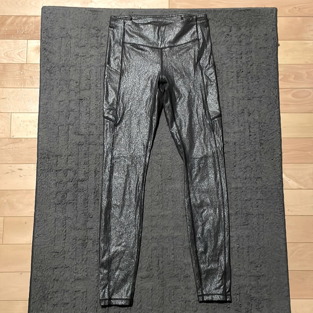 LULULEMON HR TIGHTS 28” - SIZE 4 - SILVER/METALLIC - LIKE NEW